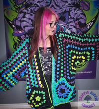 Load image into Gallery viewer, Parrot Stripe Hexi Cardi